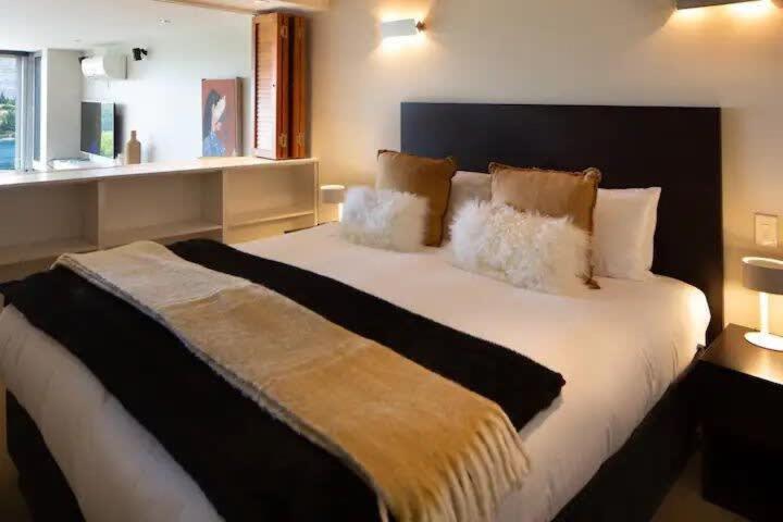 Stunning Lakeview 1 Bedroom Apartment Queenstown Eksteriør bilde