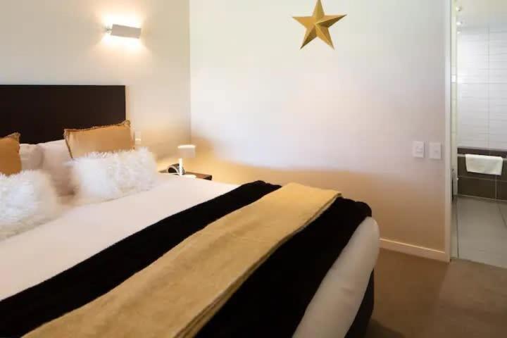 Stunning Lakeview 1 Bedroom Apartment Queenstown Eksteriør bilde